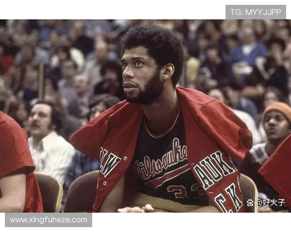 卡里姆·阿布杜尔-贾巴尔的传奇篮球生涯与文化影响力探析